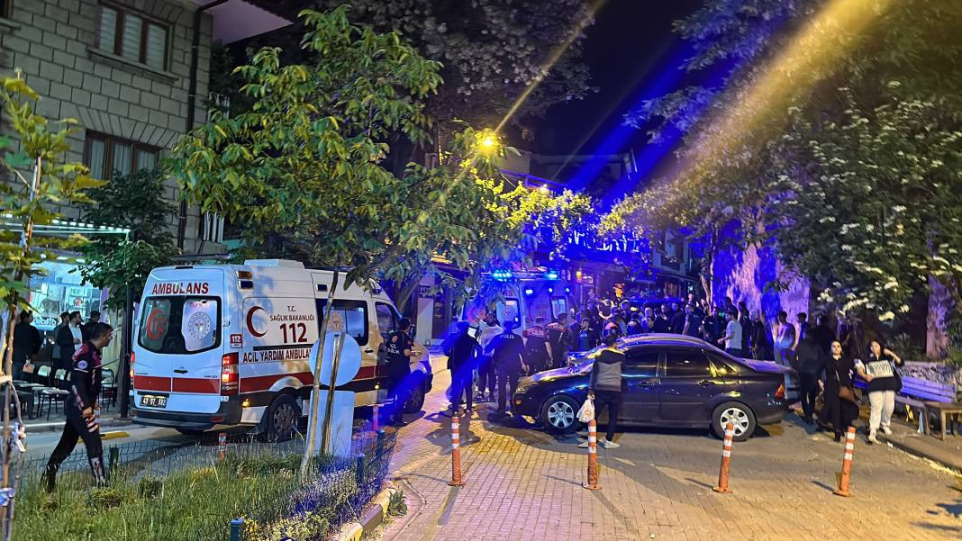 Cip kafeye daldı! Sürücü kaçtı 1’ağır 2 yaralı - Resim: 27